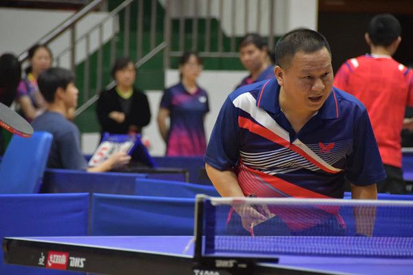 图为bet36365路检测中心院长肖百荣认真备战